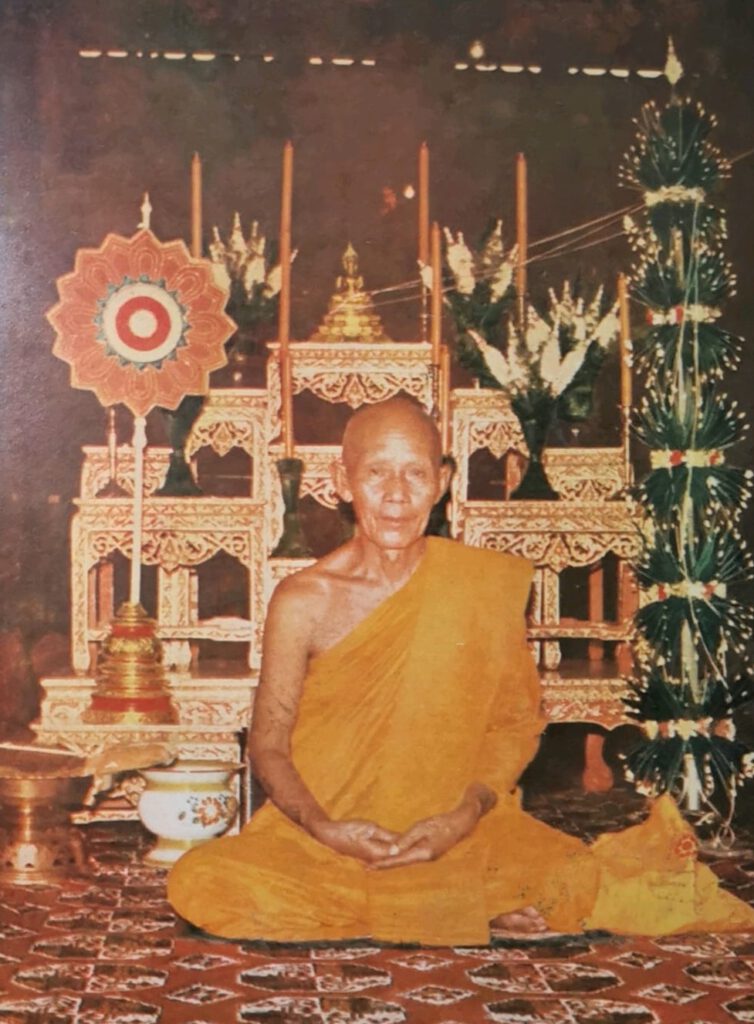 หลวงพ่อฮวด กัณฑโว วัดหัวถนนใต้ อ.ท่าตะโก จ.นครสวรรค์